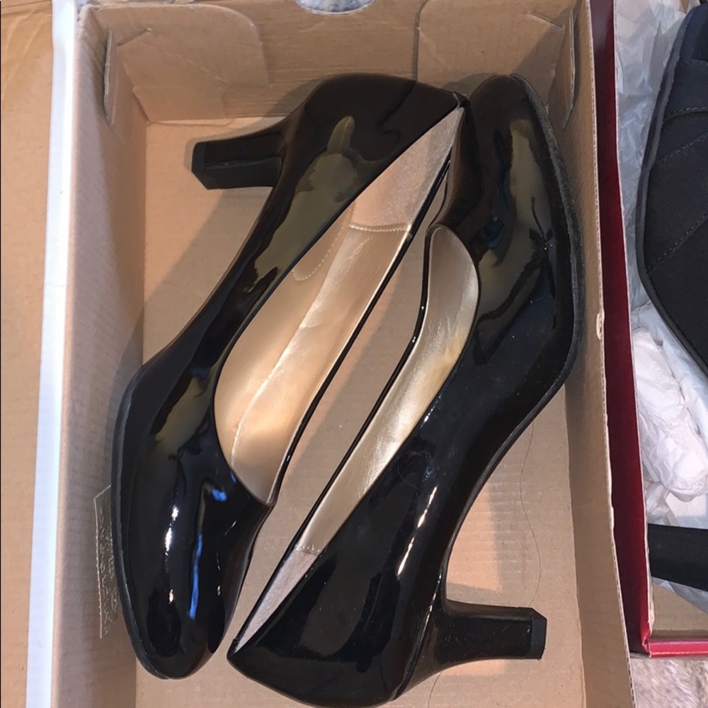 Basic Black Pumps - image 1